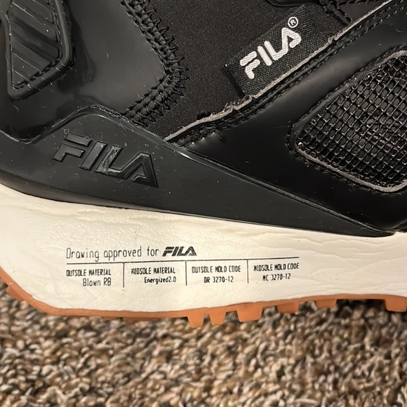 Fila sneakers size 10 - Picture 6 of 8